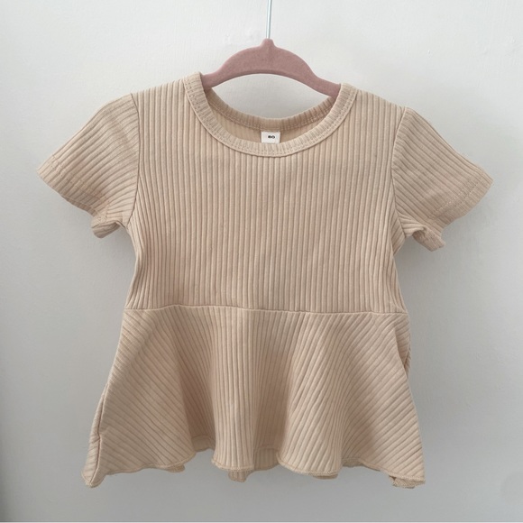 NWT Reverie threads beige short sleeve peplum top size 6-12mo - Picture 2 of 5